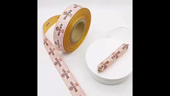 Con un contenido de sodio en peso superior o igual a 80% en peso